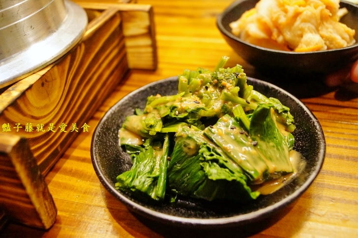 【焱鬼鍋燒專門店】嘉義火車站美食.焱鬼傳說唐揚雞和自製泡菜很厲害.仁愛二番店.豔子藤美食地圖