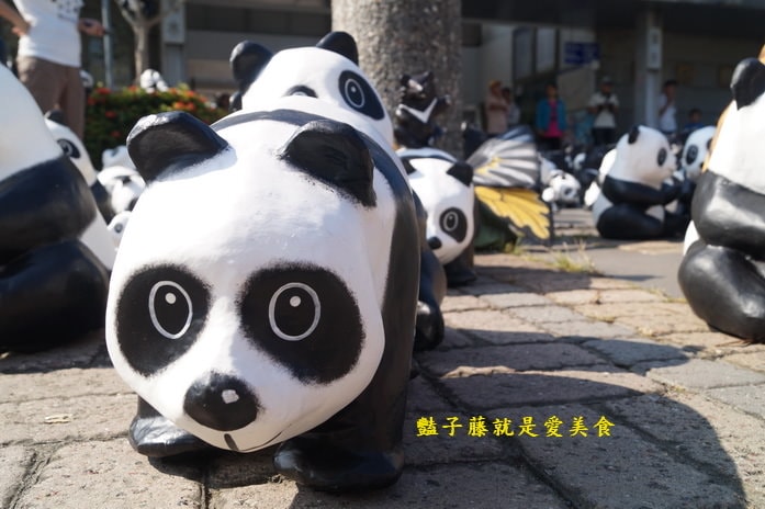 黑白雙熊遊南投．紙貓熊藝術展．巡迴名間鄉濁水車站【豔子藤旅遊全地圖】