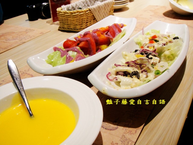 台中異國美食＆納尼亞義式餐廳手工窯烤披薩美味義大利麵吃到飽【豔子藤就是愛美食】