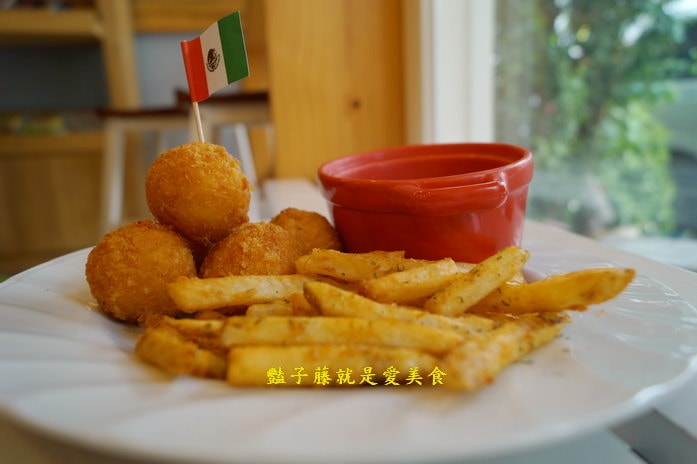 台中北平路美食．加湯專賣好湯．奶油起司焗烤麵包彈好食【豔子藤就是愛美食】