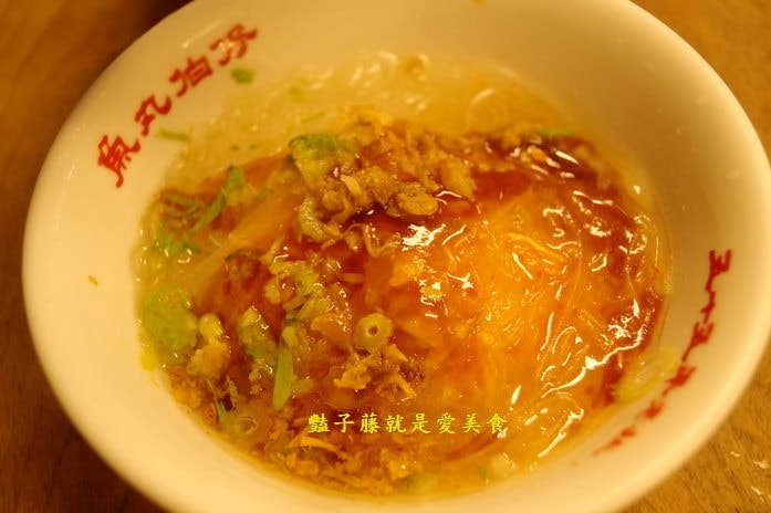 九份老街美食魚丸伯仔．古早味魚丸湯豆干包【豔子藤就是愛美食】