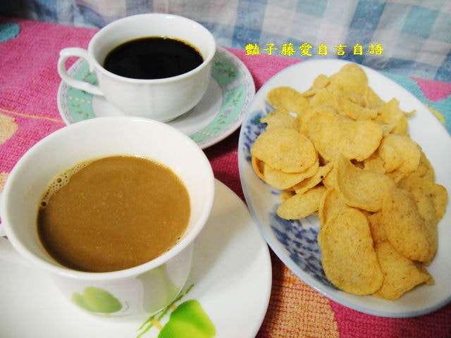 茶點零食＆綠森林米奇熊。泰國MANORA蝦餅+越南G7黑咖啡、三合一咖啡【豔子藤美食嚐鮮試吃報告】