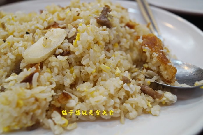 鑫旺角茶餐廳．台中北平路美食．香茜牛肉腸粉好吃推薦．鬼馬炒飯很厲害【豔子藤就是愛美食】