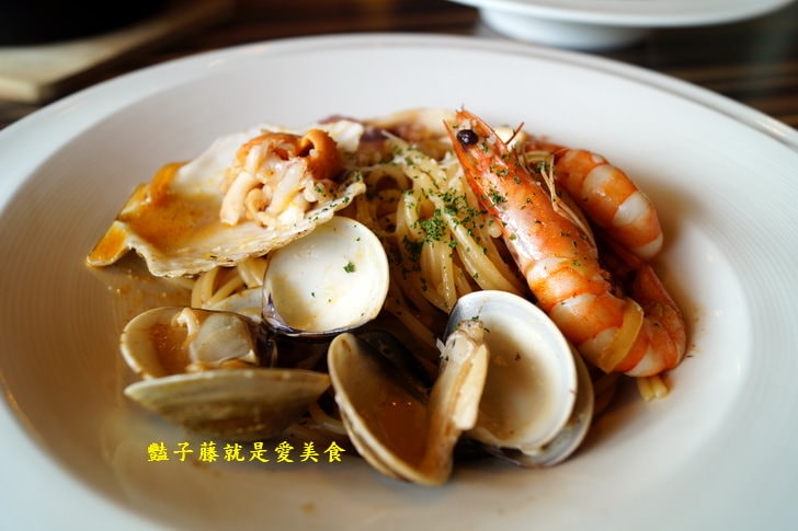 【Malt Share咖啡餐酒館】馬祖淡菜.好吃肥美正是好時節.牛肝菌野菇干貝燉飯煞是美味.佐酒開胃菜墨西哥辣雞翅