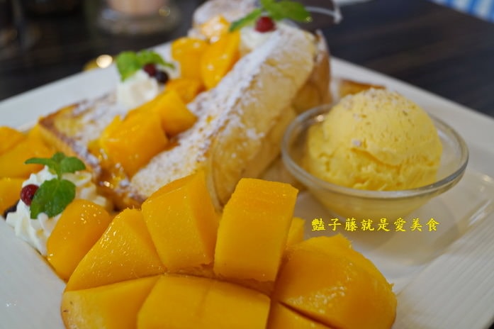 鯊魚咬吐司．就是愛芒果布丁吐司．香蕉巧克力叢林鬆餅誰受得了啊！【豔子藤就是愛美食】