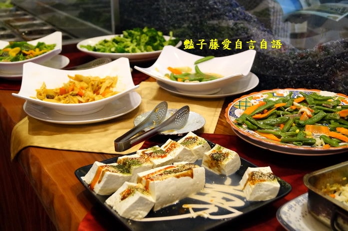 虎尾生機廚房．日式建築吃歐式素食自助餐【豔子藤就是愛美食】