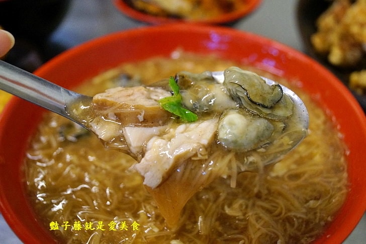 【台香麻辣大腸蚵仔麵線】台中西屯30年代傳統小吃.祖傳藥燉排骨.地瓜碰芋圓.古早味冬瓜茶配香雞排花枝丸