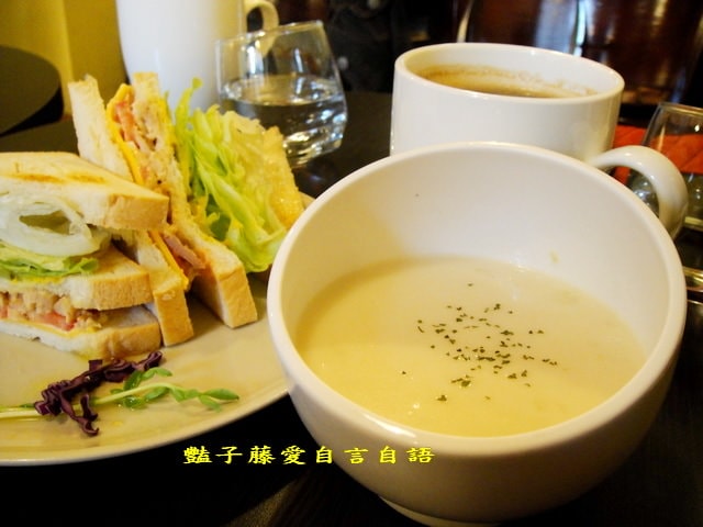 焗烤德式腸雞蛋糕大推．大坡咖啡館【豔子藤就是愛美食】