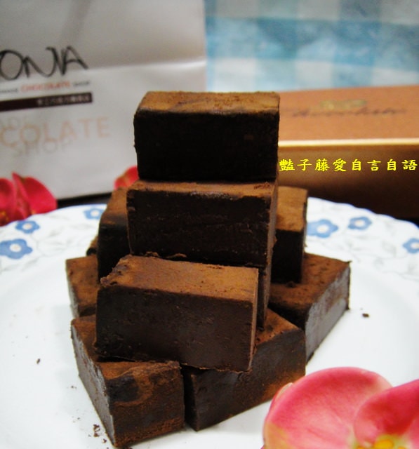 甜食糕點＆台中coconia。烏干達85%生巧克力苦甜酒香濃郁【豔子藤美食嚐鮮試吃報告】