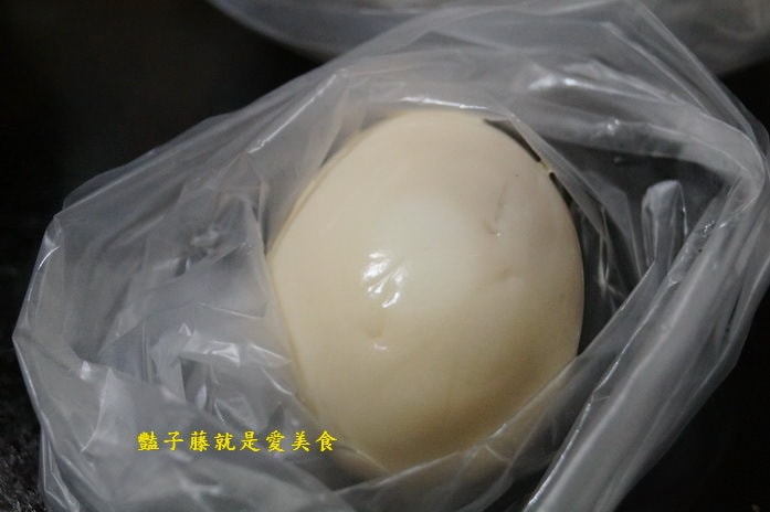 烏來老街找小吃美食．高家冰溫泉蛋【豔子藤就是愛美食】