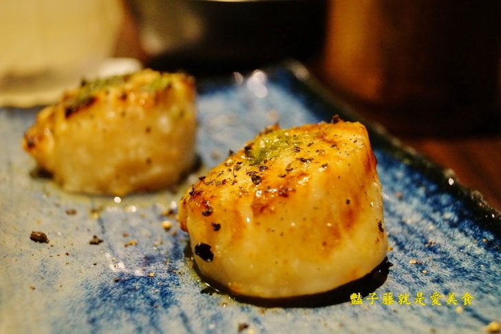【新竹城隍廟美食】新竹Moibon炭火串燒．日式居酒屋也有好吃的美式炭烤沙朗牛排．甜點日式烤麻糬燒完美必點