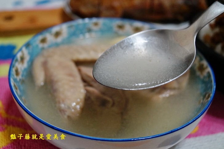 【擺擺桌】幸福在家吃飯．擺一桌美味家常料理．蠔油厚雞腿排．香滷肉燥．蒜頭燉雞湯的幸福飯桌