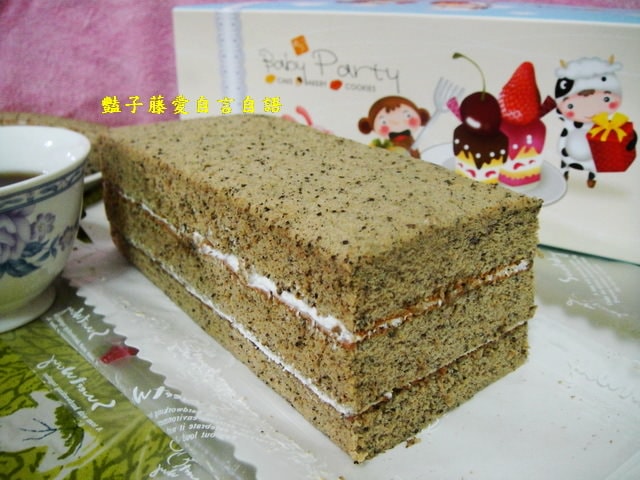 甜食糕點＆世唯烘培坊日月潭紅茶蛋糕。微笑甜度軟綿順口【豔子藤美食嚐鮮試吃報告】