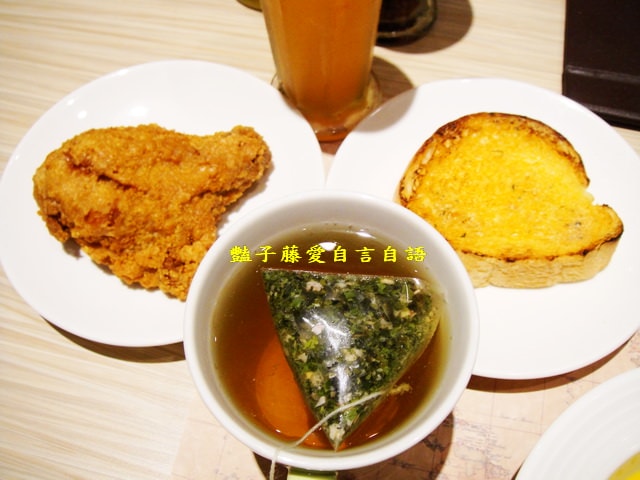 台中異國美食＆納尼亞義式餐廳手工窯烤披薩美味義大利麵吃到飽【豔子藤就是愛美食】