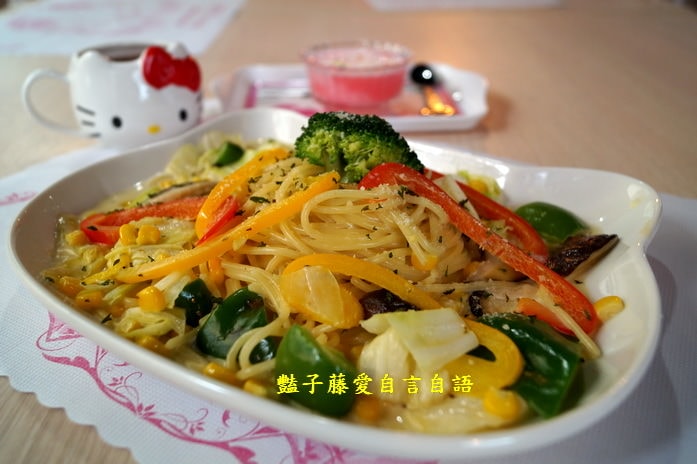 熾天使Kitty主題餐廳．一中街商圈紅樓卡哇伊【豔子藤就是愛美食】