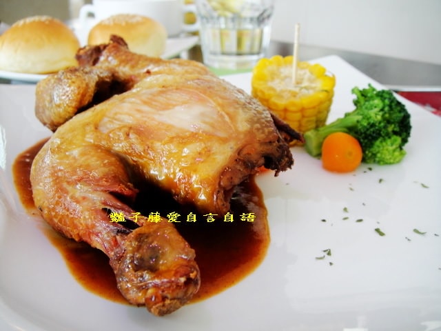 台中異國美食＆日光．郡美味饗宴燒烤香草豬肋排+鄉村香料烤春雞【豔子藤就是愛美食】