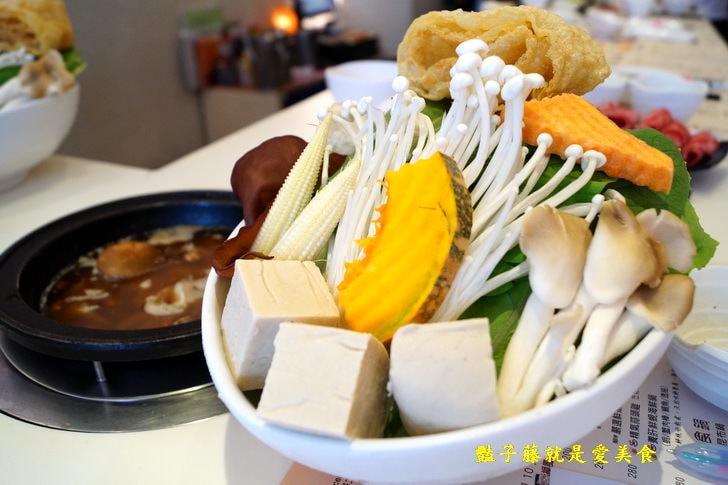 【白米淇花媽火鍋物】逢甲鍋物.粥底海鮮鍋很私房.避冬暖暖鍋麻油雞.花媽特選養肝鮮蜆海鮮鍋.素食蔬食燒酒雞