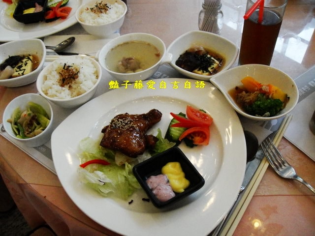 統一渡假村谷關溫泉養生會館松饕樓。日式溫泉套餐蒲燒雞腿排+和風香酥魚排+下午茶【豔子藤就是愛美食】