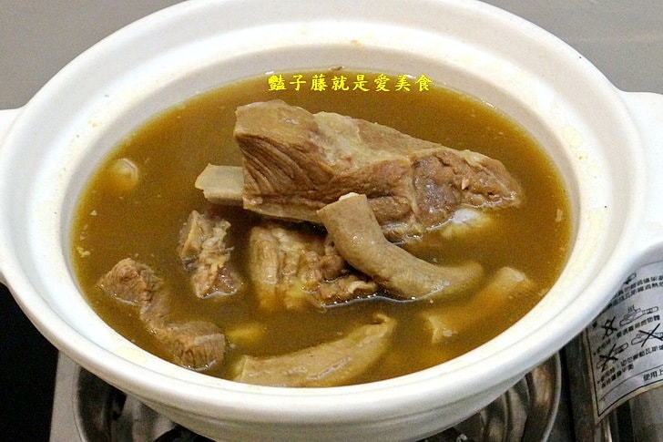 【美人朵朵膠原飲品專賣】台中美食.無敵厚切日式豬排湯咖哩.香烤雞腿南洋風.夢幻寶石素燕窩大推