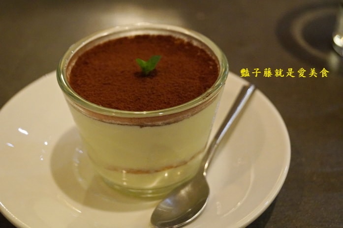 台中異國美食．昨日花卷跨界料理．血汗捏造牛肉堡招牌花卷好食【豔子藤就是愛美食】
