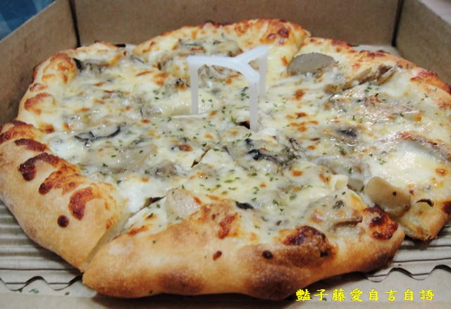 煮食麵點＆必勝客美味比薩輕Q餅皮。蕈菇嫩雞／海鮮彩蔬清爽美食新主張【豔子藤美食嚐鮮試吃報告】