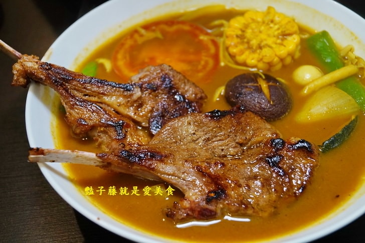 【美人朵朵膠原飲品專賣】台中美食.無敵厚切日式豬排湯咖哩.香烤雞腿南洋風.夢幻寶石素燕窩大推