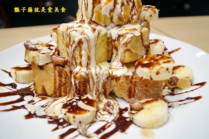 【光蠟樹喫茶館】酥炸軟殼蟹日式人氣招牌．壽喜松阪超下飯料理．香蕉巧克力冰淇淋金磚好吃到不行
