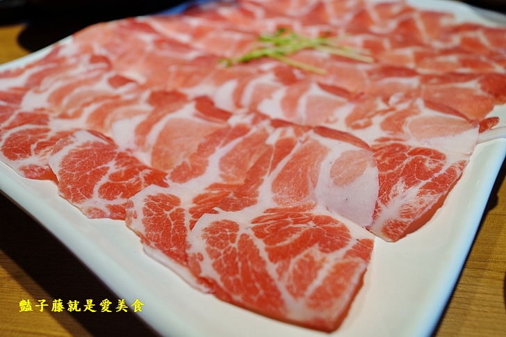 【肉多多火鍋】台中暴龍級火鍋第一品牌.挑戰肉食主義者大胃王.噶瑪蘭盤克夏優選豚美味意難忘／豔子藤