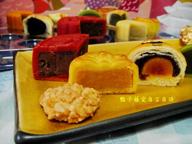 星球月餅之美味探險。2013金格采吟月中秋禮盒【豔子藤美食嚐鮮試吃報告】