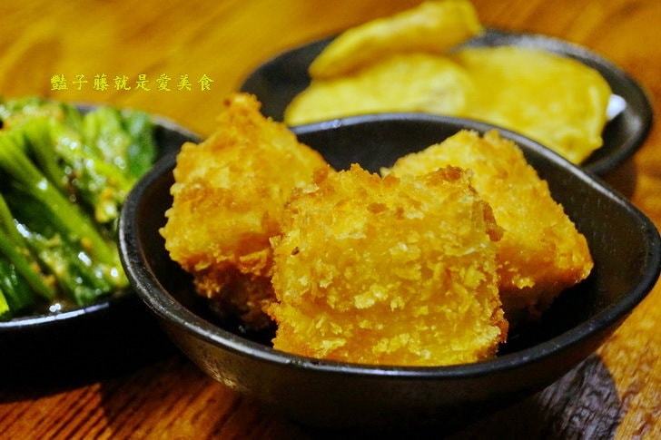 【焱鬼鍋燒專門店】嘉義火車站美食.焱鬼傳說唐揚雞和自製泡菜很厲害.仁愛二番店.豔子藤美食地圖