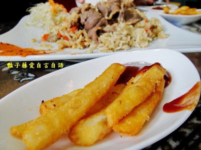 Oh My God 俄羅斯異國美食．烤肉串煨羊飯風味餐【豔子藤就是愛美食】