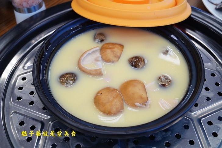 【蒸龍宴】台中大雅美食海鮮餐廳.秋蟹肥美.波士頓龍蝦鮮甜彈牙.精華粥底人間美味.蒸氣養生海鮮館.蒸食好料理