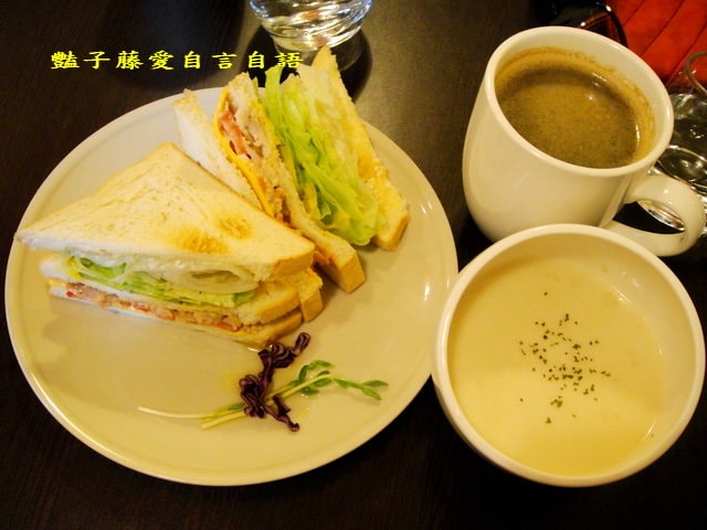 焗烤德式腸雞蛋糕大推．大坡咖啡館【豔子藤就是愛美食】