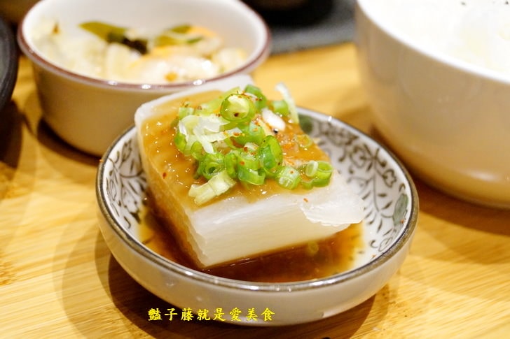【光蠟樹喫茶館】酥炸軟殼蟹日式人氣招牌．壽喜松阪超下飯料理．香蕉巧克力冰淇淋金磚好吃到不行