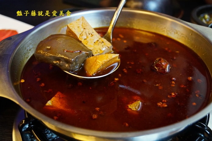 鍋無二極鮮鍋物.豐原火鍋巴蜀麻辣.東北酸菜.金黃泡菜道地好湯頭【豔子藤就是愛美食】