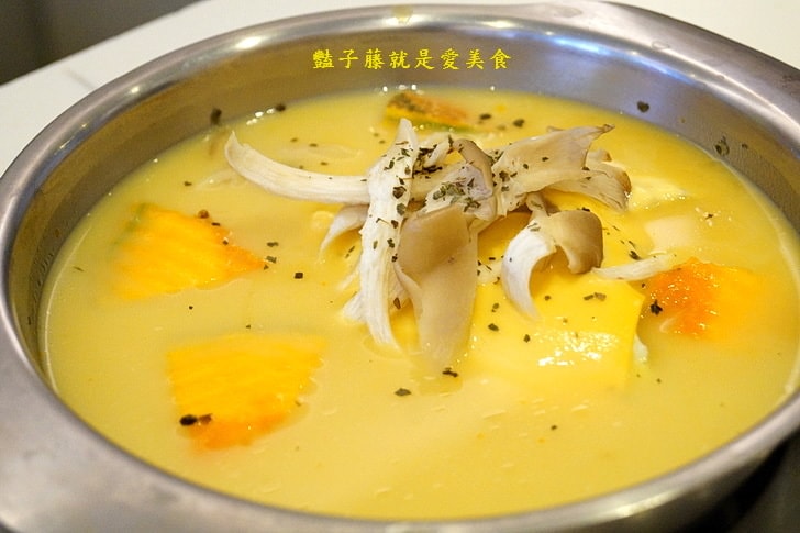 【白米淇花媽火鍋物】逢甲鍋物.粥底海鮮鍋很私房.避冬暖暖鍋麻油雞.花媽特選養肝鮮蜆海鮮鍋.素食蔬食燒酒雞