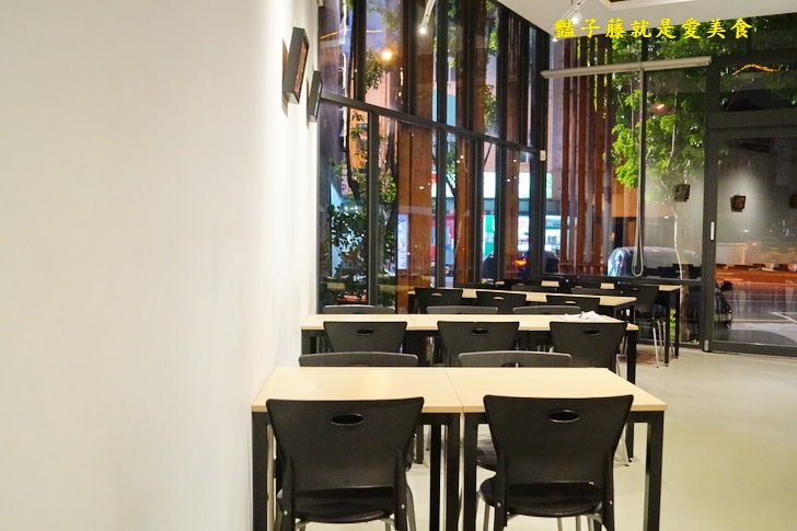 【光蠟樹喫茶館】酥炸軟殼蟹日式人氣招牌．壽喜松阪超下飯料理．香蕉巧克力冰淇淋金磚好吃到不行