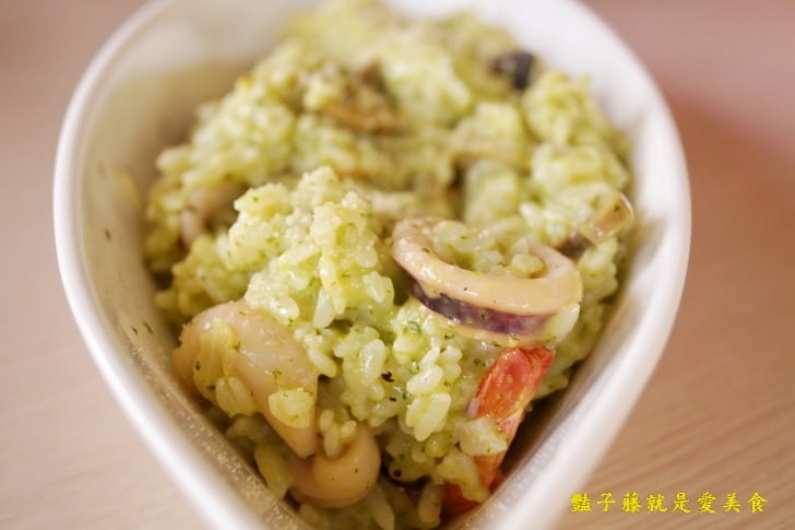 【草泥馬咖啡】台中新社親子遊．可愛草泥馬萌翻天．餵食草泥馬教戰守則．豔子藤旅遊地圖