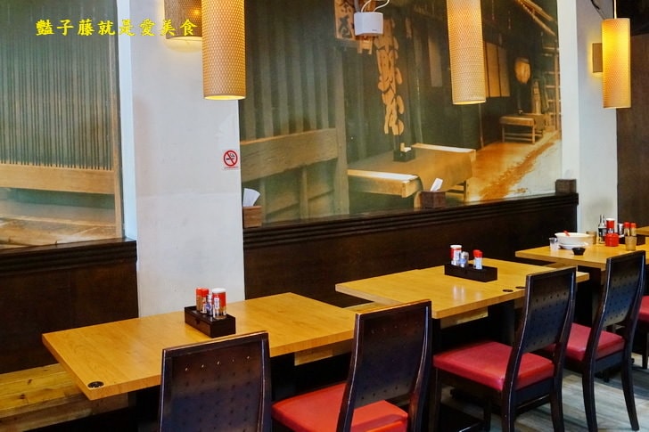 【麵屋一龍拉麵專門店】台中好吃拉麵推薦．豬肋排拉麵吮指回味．豚骨湯頭濃厚醇香．就愛海老蝦味拉麵