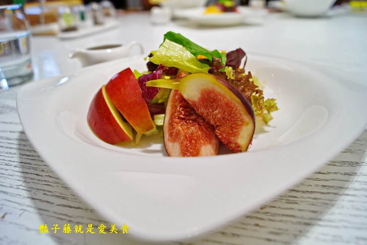 【台中梨子咖啡館】臺中音樂美食餐廳.碳烤頂級肋眼牛排.酥烤德國豬腳.關東風壽喜燒.崇德店得饗主宴