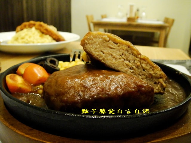 Demi House日式洋食館．超強手工漢堡排+起司豬排咖哩蛋包飯【豔子藤就是愛美食】