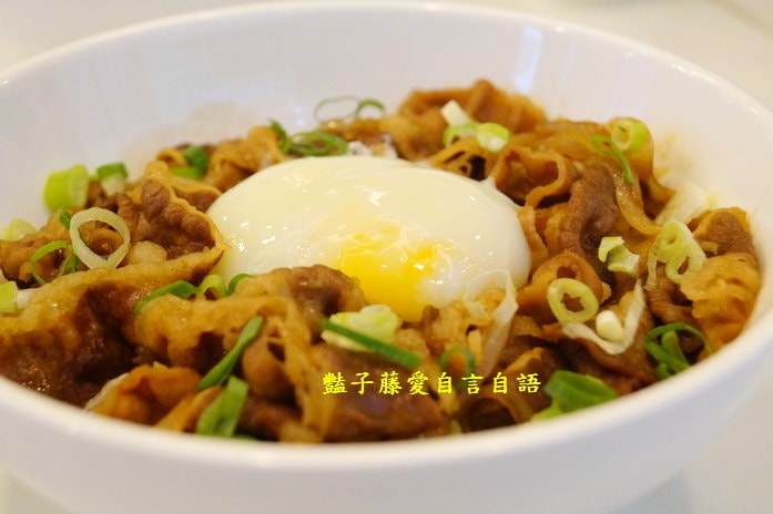 台中平價美食牛肉丼飯．凱撒盒子史上最Q起司米烏龍麵必吃推薦【豔子藤就是愛美食】
