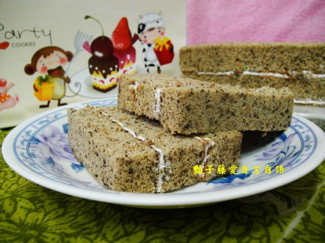 甜食糕點＆世唯烘培坊日月潭紅茶蛋糕。微笑甜度軟綿順口【豔子藤美食嚐鮮試吃報告】