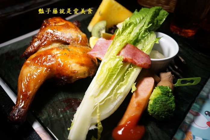 台中秋紅谷餐廳．幸福小水舞．香煎沙朗與美景相伴【豔子藤就是愛美食】