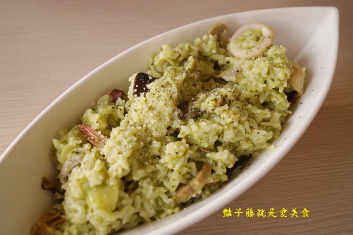 【草泥馬咖啡】台中新社親子遊．可愛草泥馬萌翻天．餵食草泥馬教戰守則．豔子藤旅遊地圖
