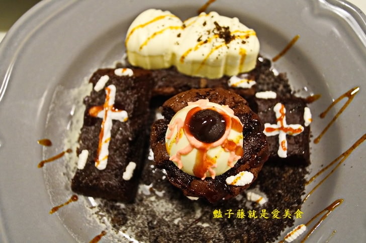 冰果甜心．萬聖節墳場開趴．魔法南瓜．鬼棺．木乃伊祭壇來搗蛋【豔子藤就是愛美食】
