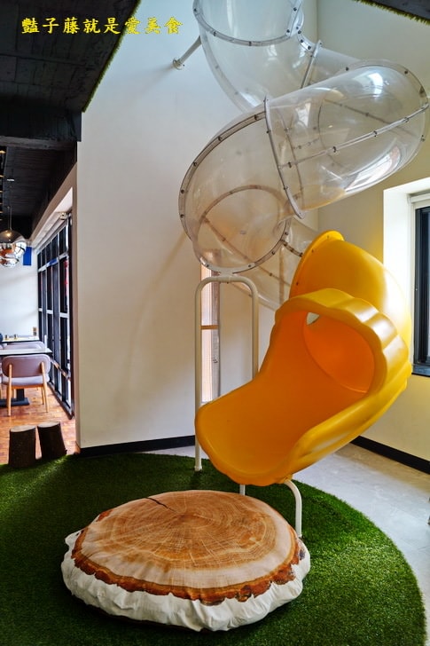 【小樂圓和洋餐食】台中親子餐廳.關東煮與牛小排和風壽喜鍋.庭院大沙池.旋轉透明溜滑梯.好吃好玩