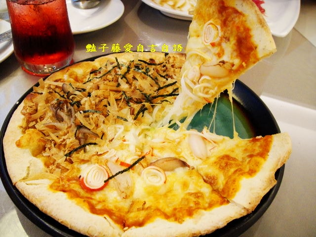 台中異國美食＆亞加珞義式廚房焗烤燉飯義大利麵披薩吃到飽【豔子藤就是愛美食】