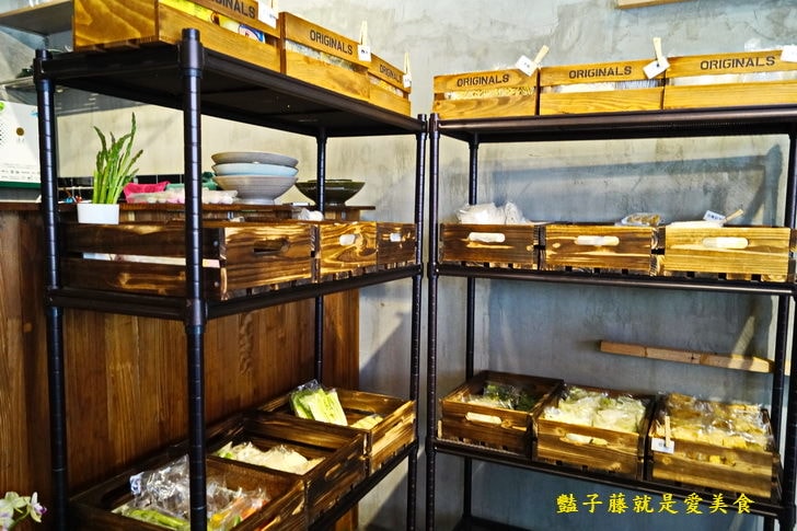 台中逢甲美食饗蔬職人．超酷馬克杯蔬菜牆．很妙的湯圓芋圓台韓蔬食滷味【豔子藤就是愛美食】