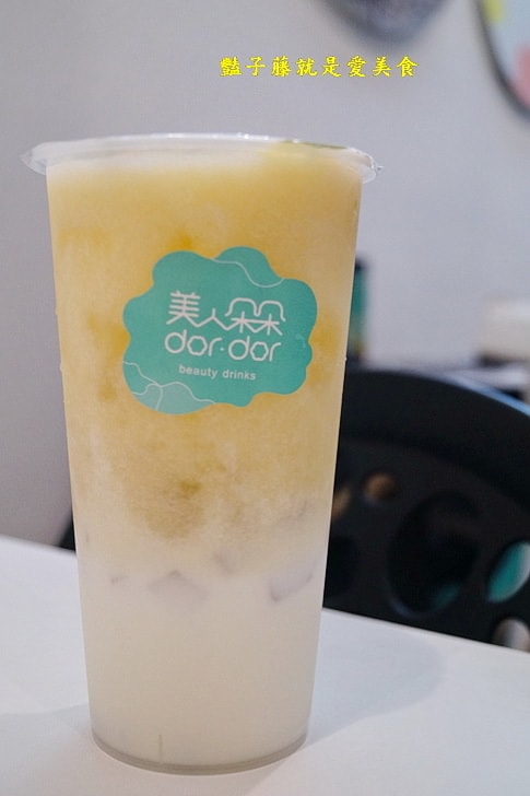 【美人朵朵膠原飲品專賣】台中美食.無敵厚切日式豬排湯咖哩.香烤雞腿南洋風.夢幻寶石素燕窩大推